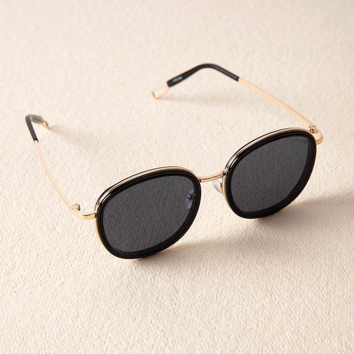 Pipa Bella Classic Black Sleek Round Frame Sunglasses