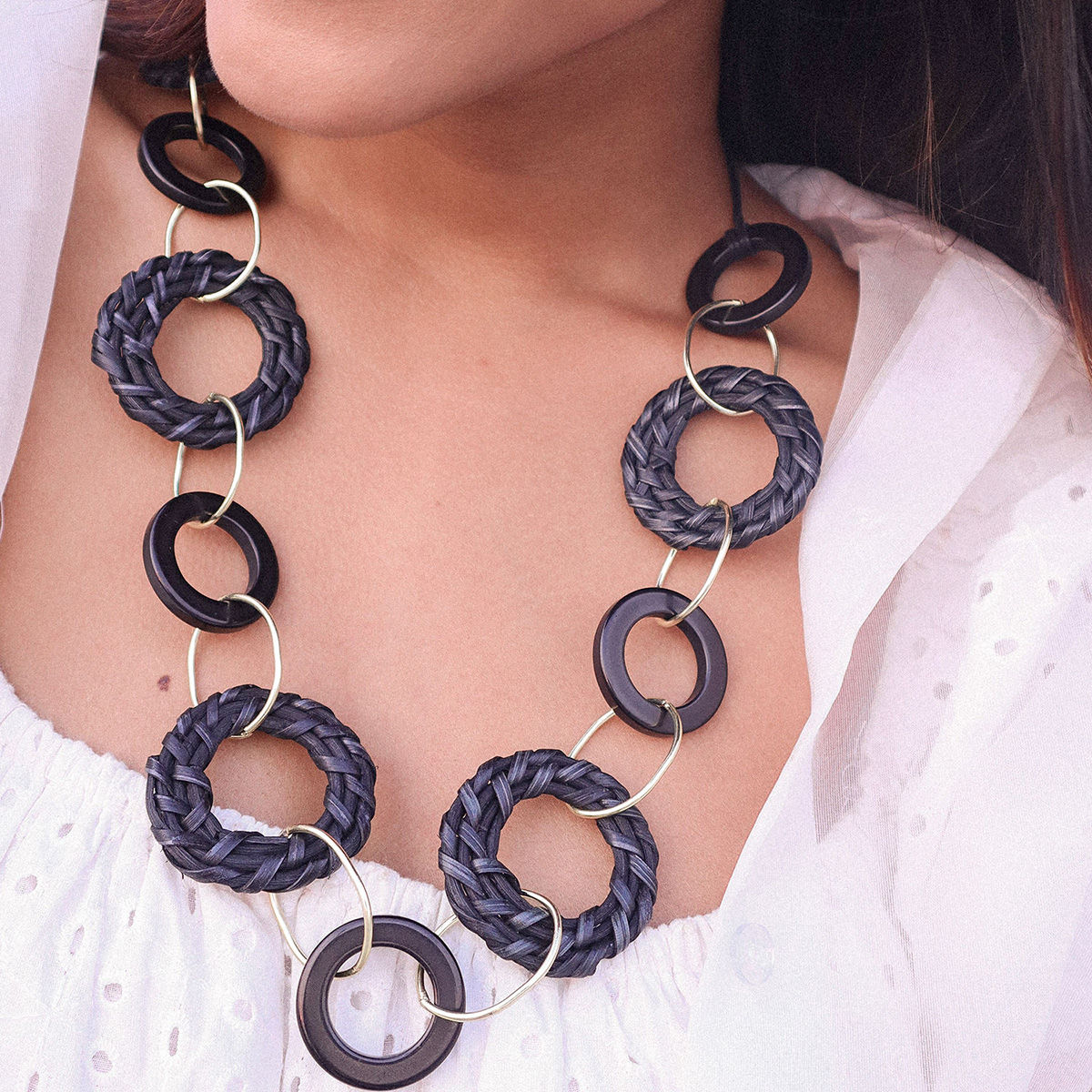 Chic Black Contemporary Round Link Necklace