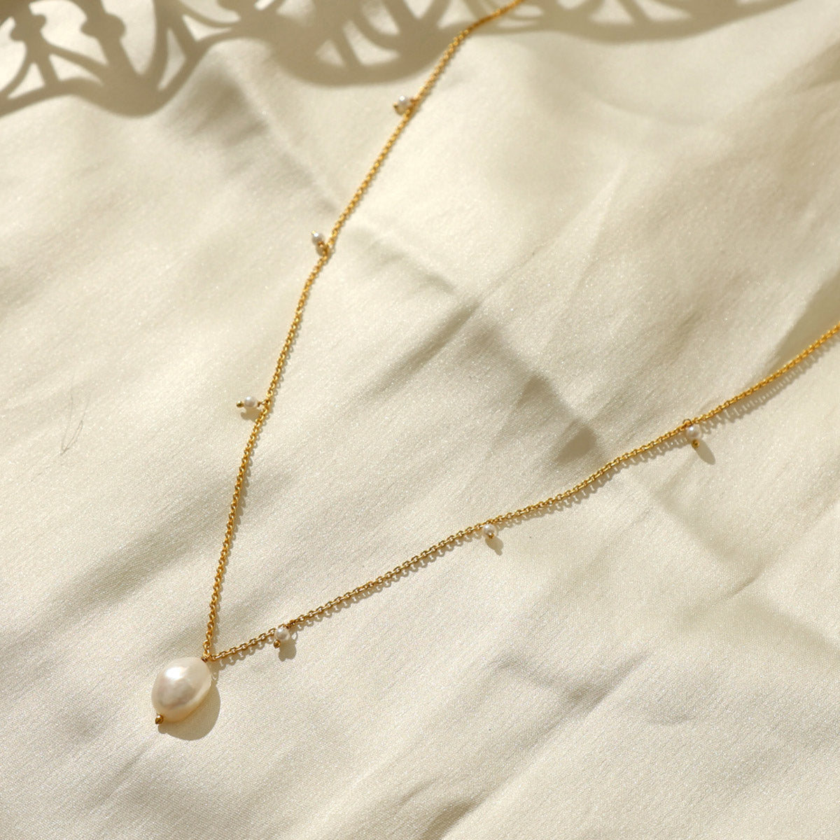 Gold Pearl Interval Necklace