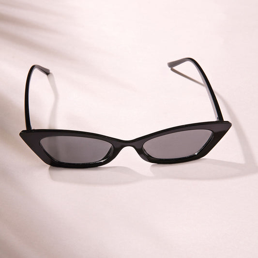 Chic Black Cat Eye Sleek Sunglasses