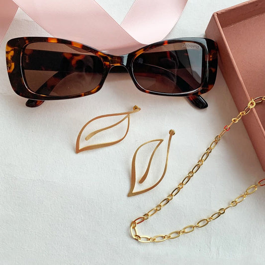 Classic Brown Wayfares, Dainty Gold Toned Pendant & Gold Leaf Shaped Earring Rakhi Gift Set