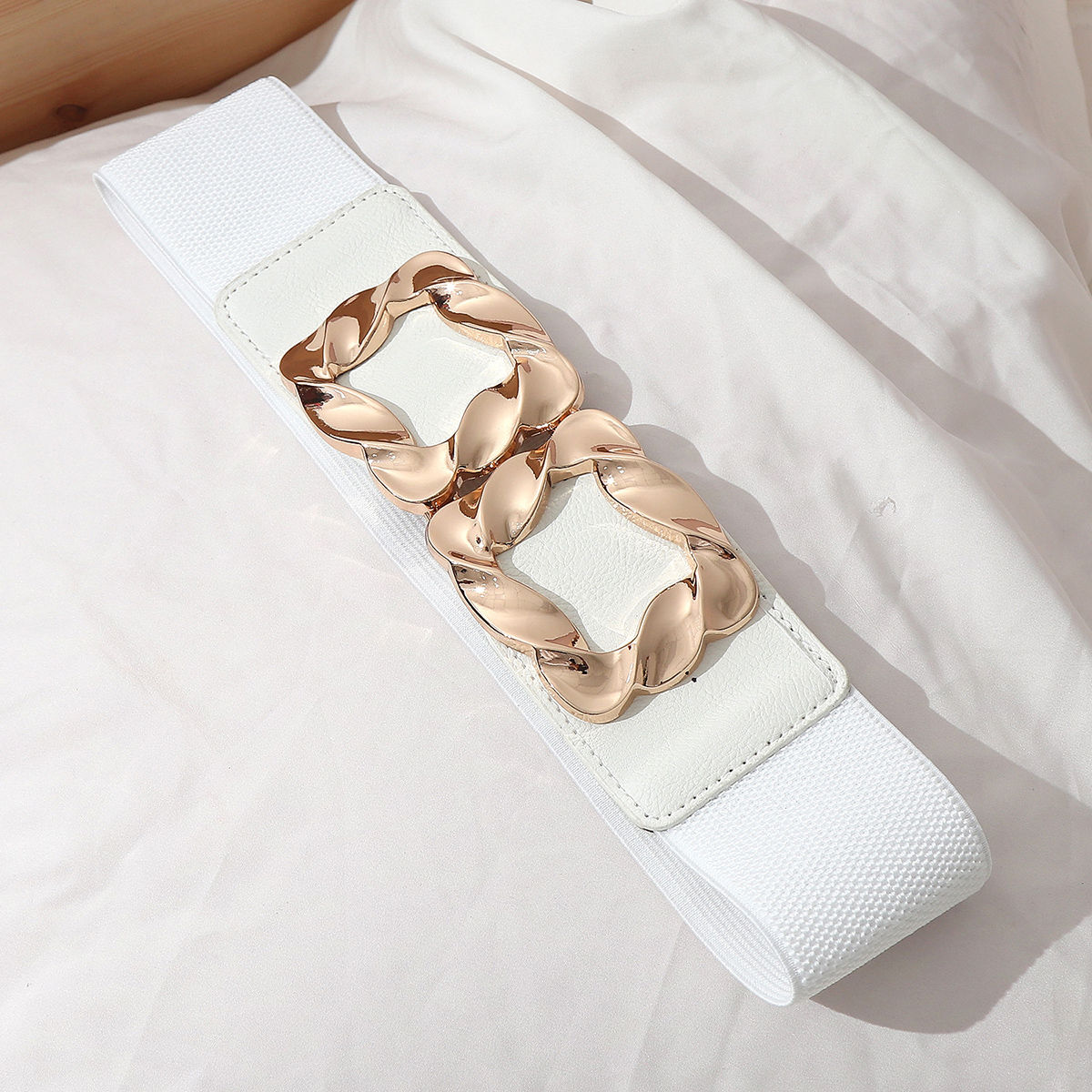 Chic White Patterned Gold Square Interlock Buckle Belt